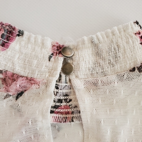 1298 * No Boundaries Floral Babydoll Blouse Cream Pink Size M (7/9) - Picture 6 of 8